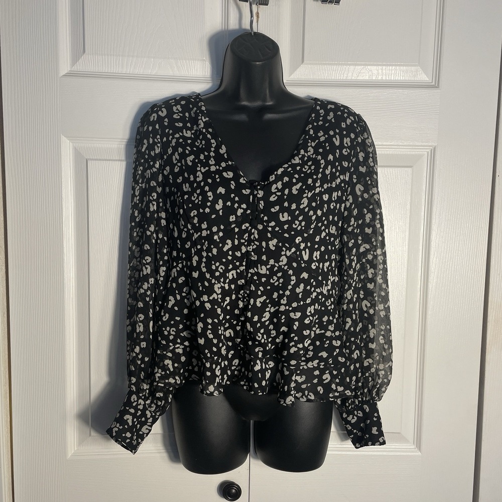Nine West Shirt Womens M Black White Animal Print Long‎ Sleeve Whimsigoth Blouse